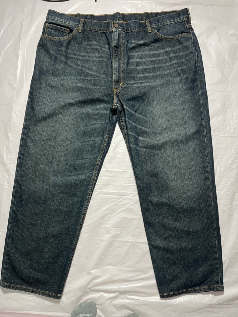 Levi's Men’s W48xL30 550 Relaxed Fit Jeans in Washed Blue